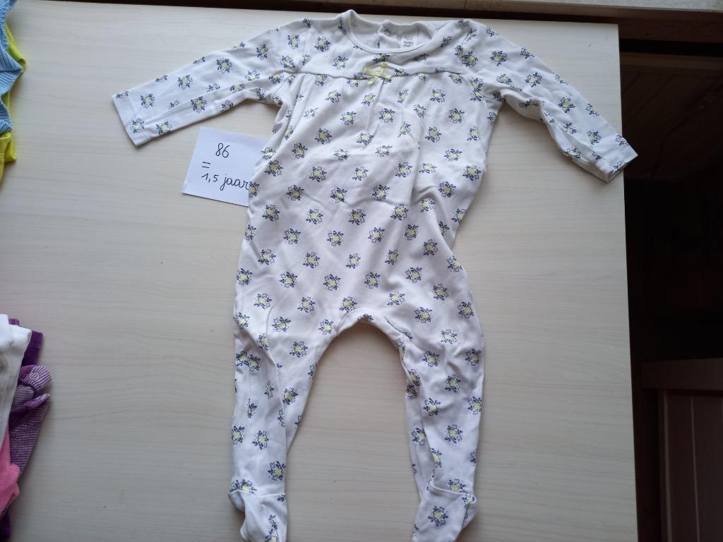 Nieuwstaat, wit kruippakje met fijne bloemetjes maat 86, Zo goed als nieuw, Pakje, Baby club, Verzenden