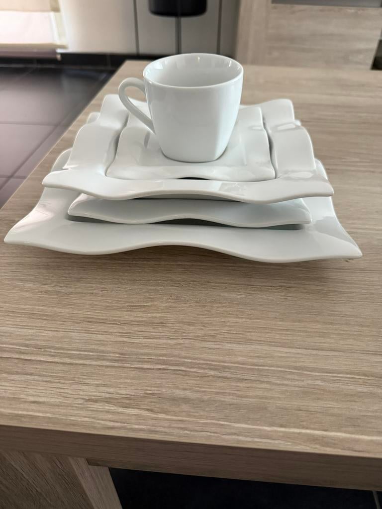 Wit servies voor 12 personen, Huis en Inrichting, Ophalen, Zo goed als nieuw, Effen, Compleet servies