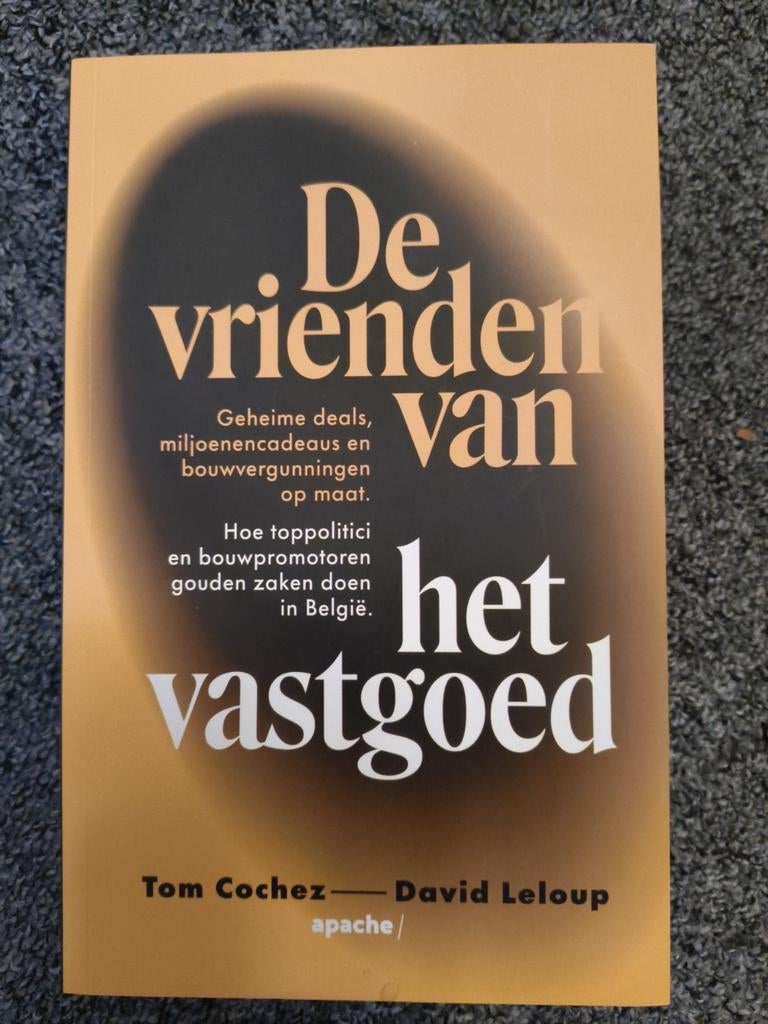 David Leloup - De vrienden van het vastgoed, Ophalen of Verzenden, Gelezen, David Leloup; Tom Cochez