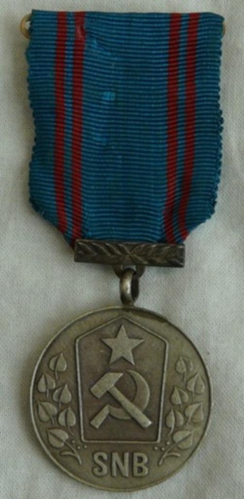 Medaille, Republiek Tsjechië, Staats Politie, jaren'70-'80., Ophalen of Verzenden, Rijkswacht, Lintje, Medaille of Wings
