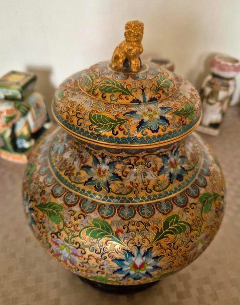 Grote Chinese Cloisonne bloemmotief vaas met deksel en leeuw, Enlèvement ou Envoi