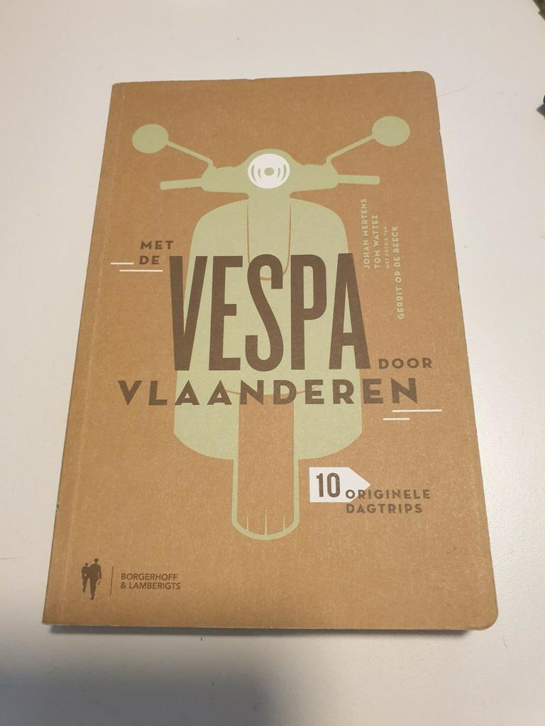 Met de Vespa door Vlaanderen REISGIDS, Gelezen, Europa, Ophalen of Verzenden, Reisgids of -boek