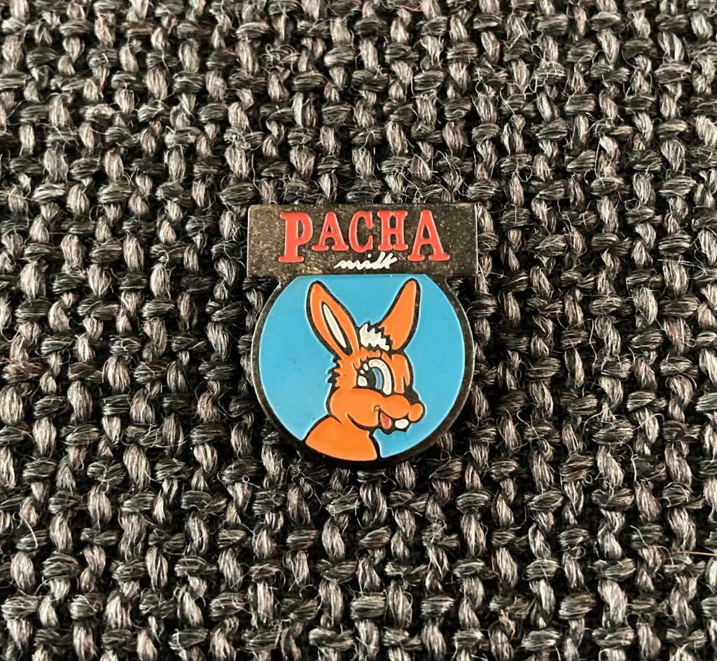 PIN - PACHA - MILK - RABBIT - LAPIN - KONIJN, Collections, Envoi, Comme neuf, Marque, Insigne ou Pin's