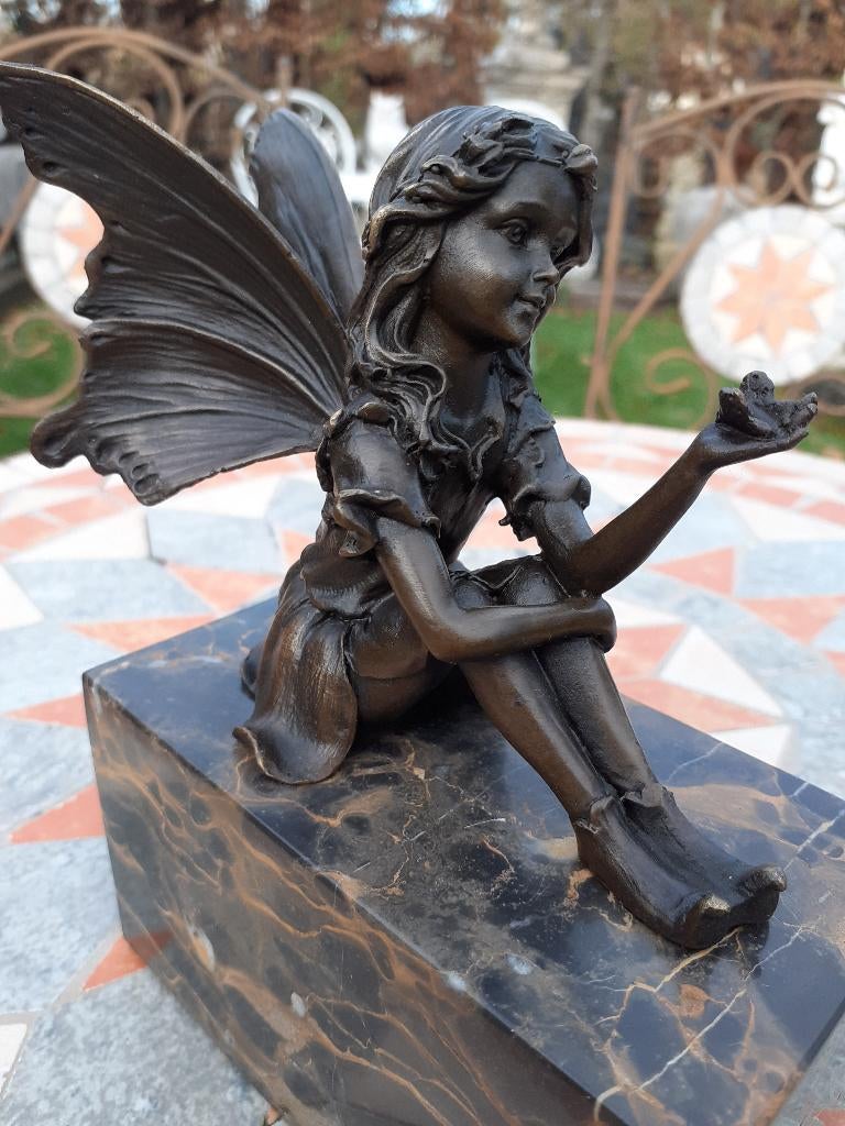 FEE ASSISE AU PAPILLON EN BRONZE SUR SOCLE, Enlèvement ou Envoi, Bronze