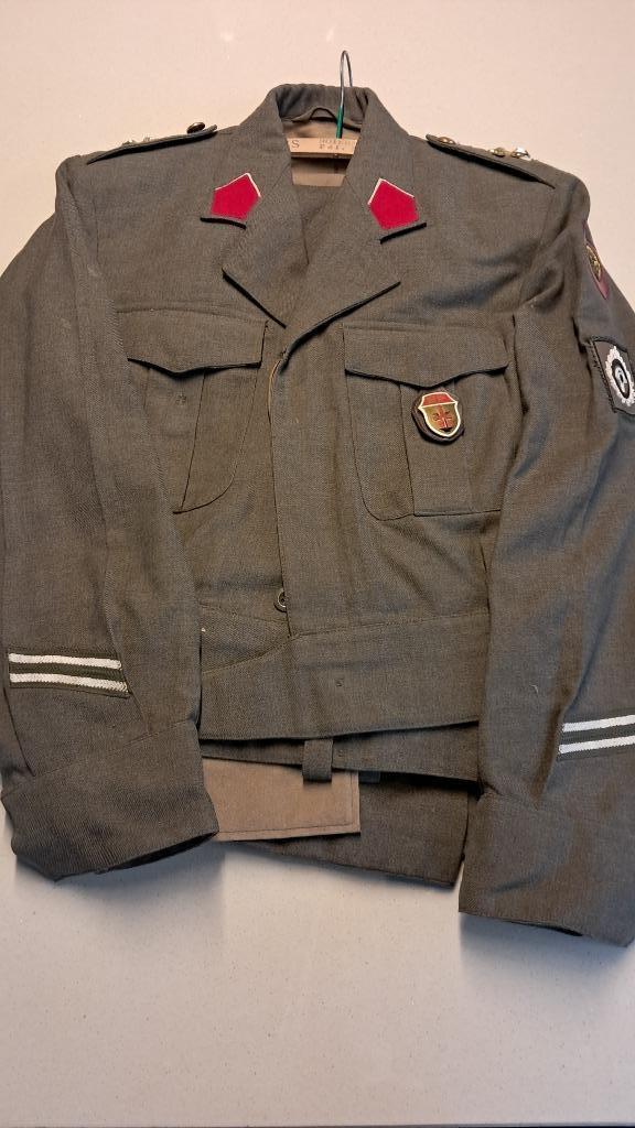 BELGIQUE - ABL - UNIFORME POLICE MILITAIRE 1967/1969, Collections, Enlèvement ou Envoi, Armée de terre, Vêtements ou Chaussures