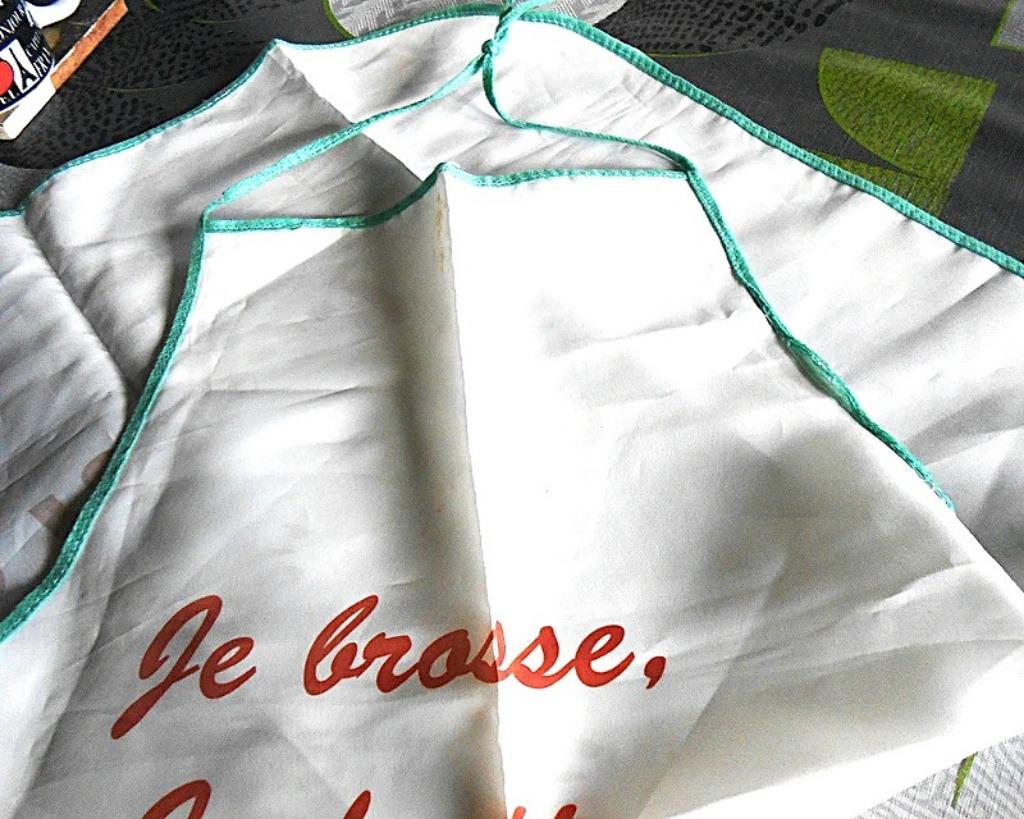 Petit tablier de cuisine amusant, Maison & Meubles, Enlèvement ou Envoi, Neuf, Blanc, Tablier