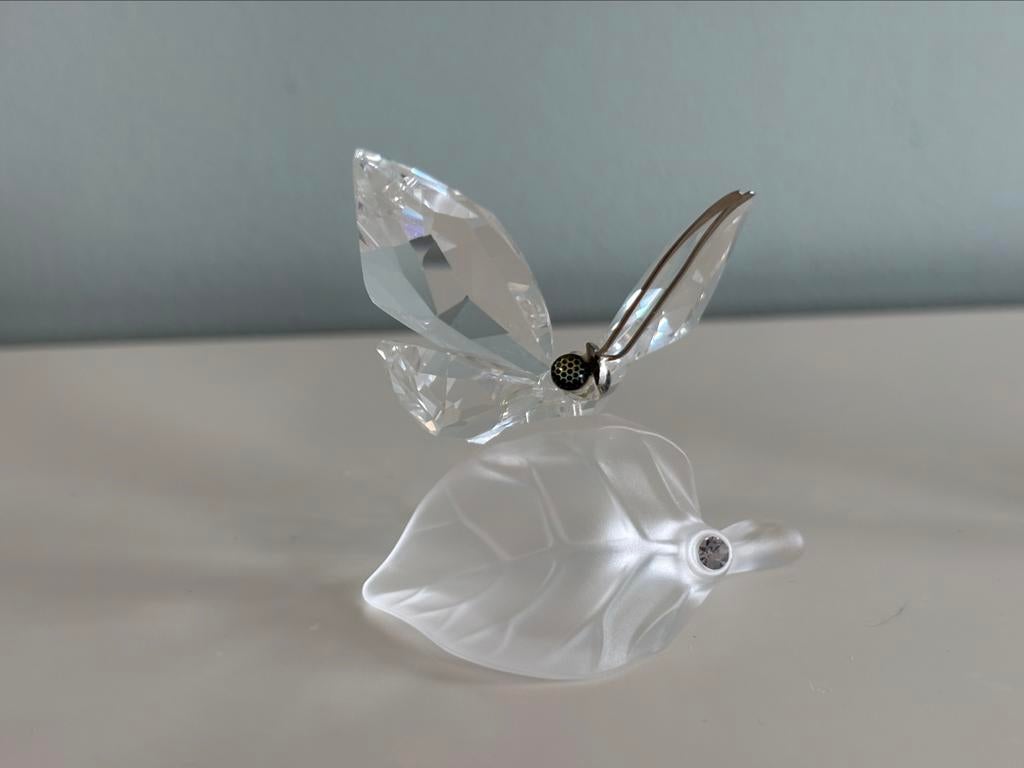 Papillon Swarovski, Enlèvement, Comme neuf