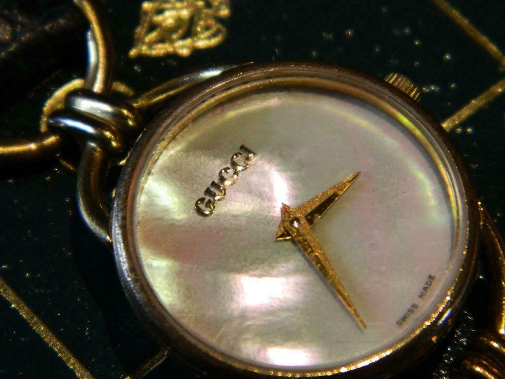 GUCCI verguld dameshorloge vintage klok, Kleding | Dames, Sans, Verzenden, Gedragen