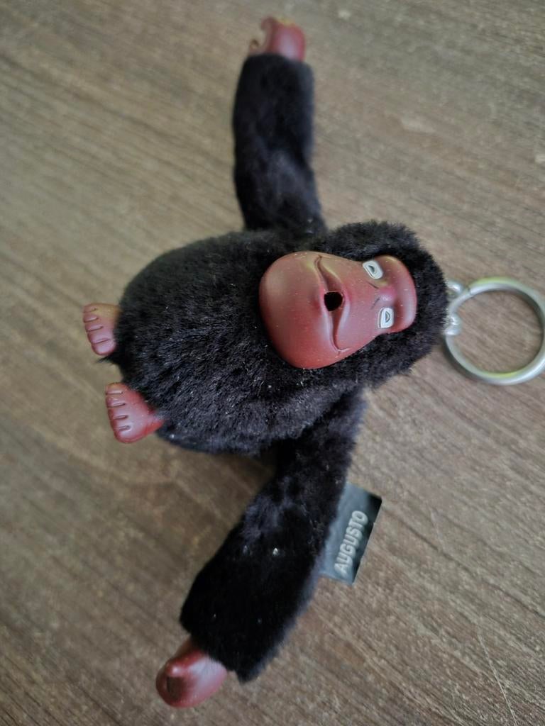 Kipling aap Augusto, Ophalen