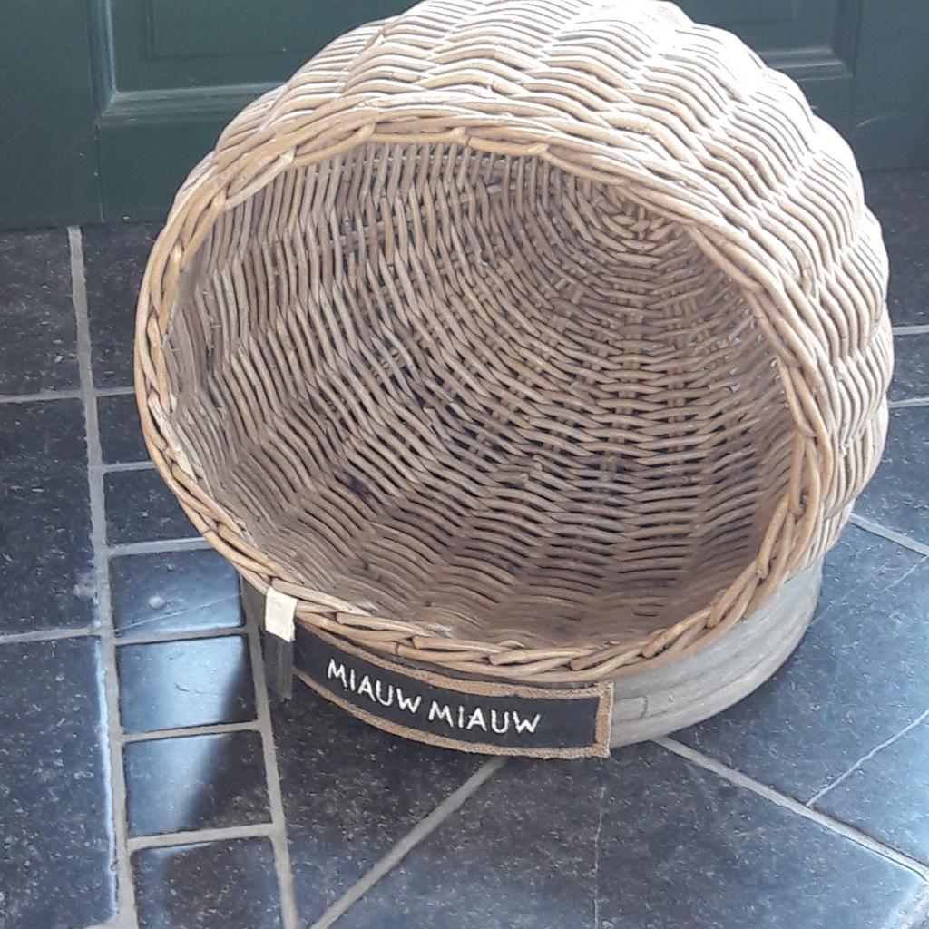 Luxe rieten kattenmand, Dieren en Toebehoren, Ophalen, Zo goed als nieuw