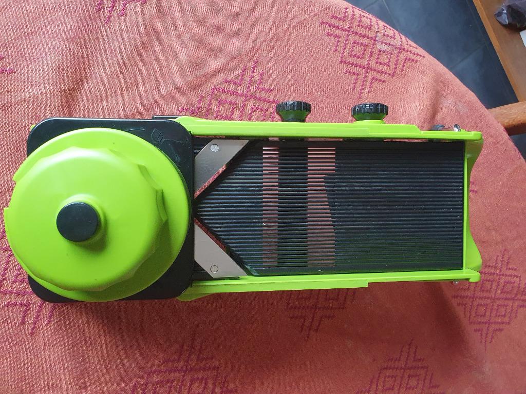 Mandoline (trancheuse) de qualité à vendre, Maison & Meubles, Cuisine | Ustensiles de cuisine, Enlèvement ou Envoi, Comme neuf