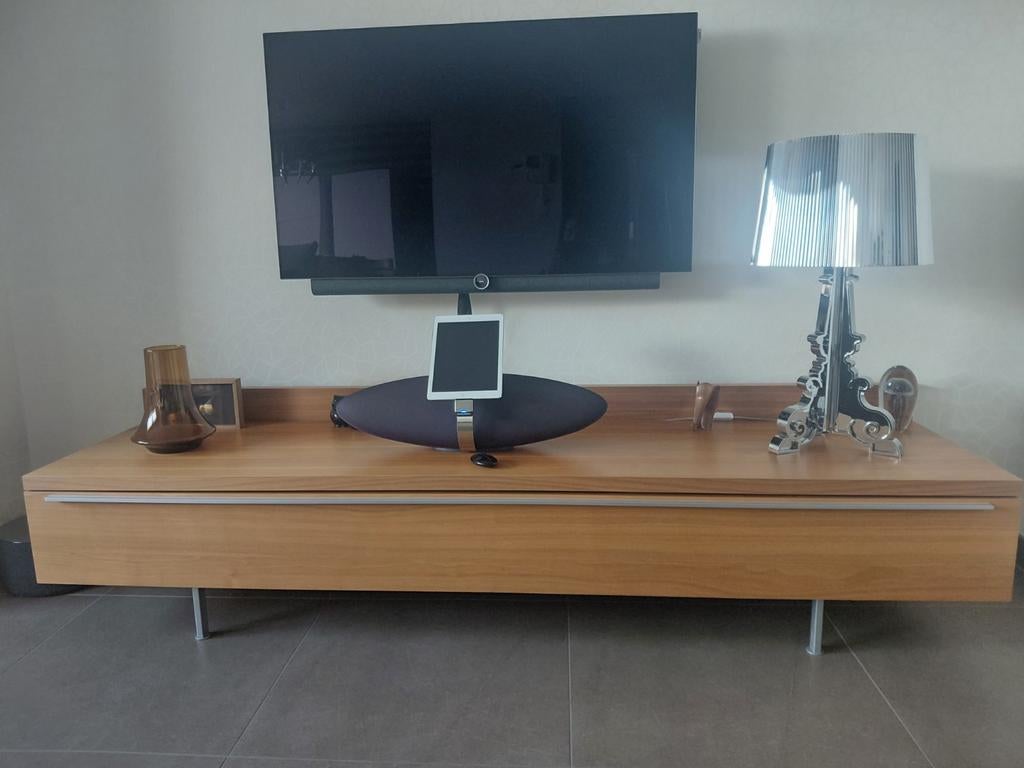 Meuble TV Hulsta en bois de noyer avec ouverture pour câbles, Enlèvement