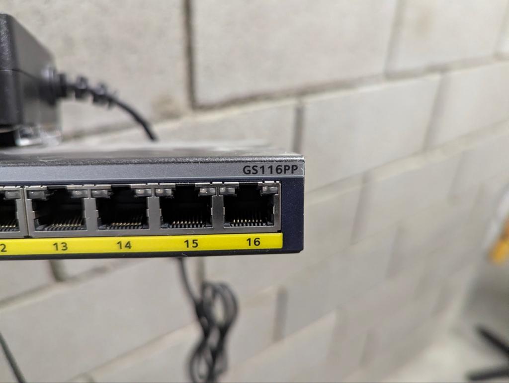 Netgear GS116PP, Ophalen, Zo goed als nieuw