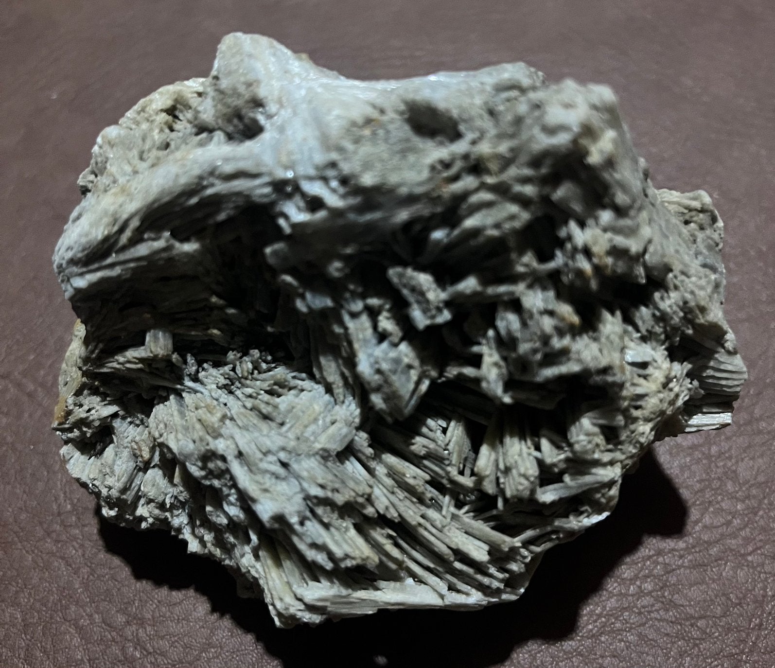 Tremoliet - 491gram - ca 10 cm x 6,5cm x 8,5cm, Ophalen of Verzenden, Mineraal
