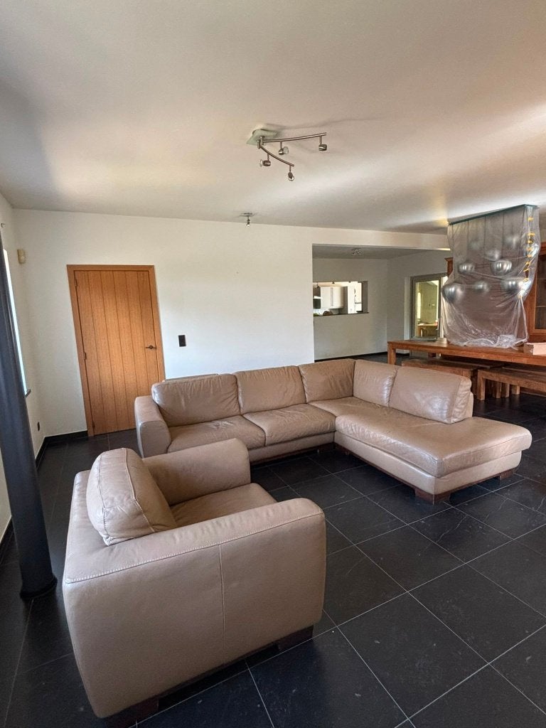 Lederen Salon – Incanto Group, Ophalen, Gebruikt, Lederen salen