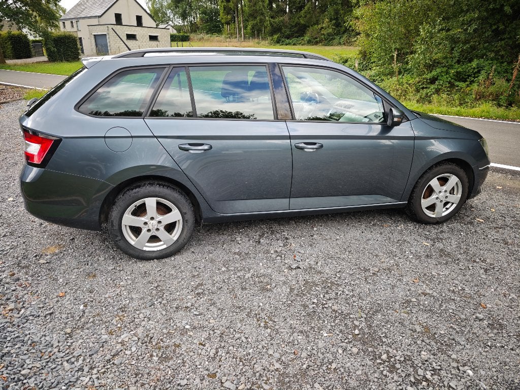 Skoda Fabia Combi peu de kms, Autos, Euro 5, Achat, Capteur de stationnement, Autres couleurs