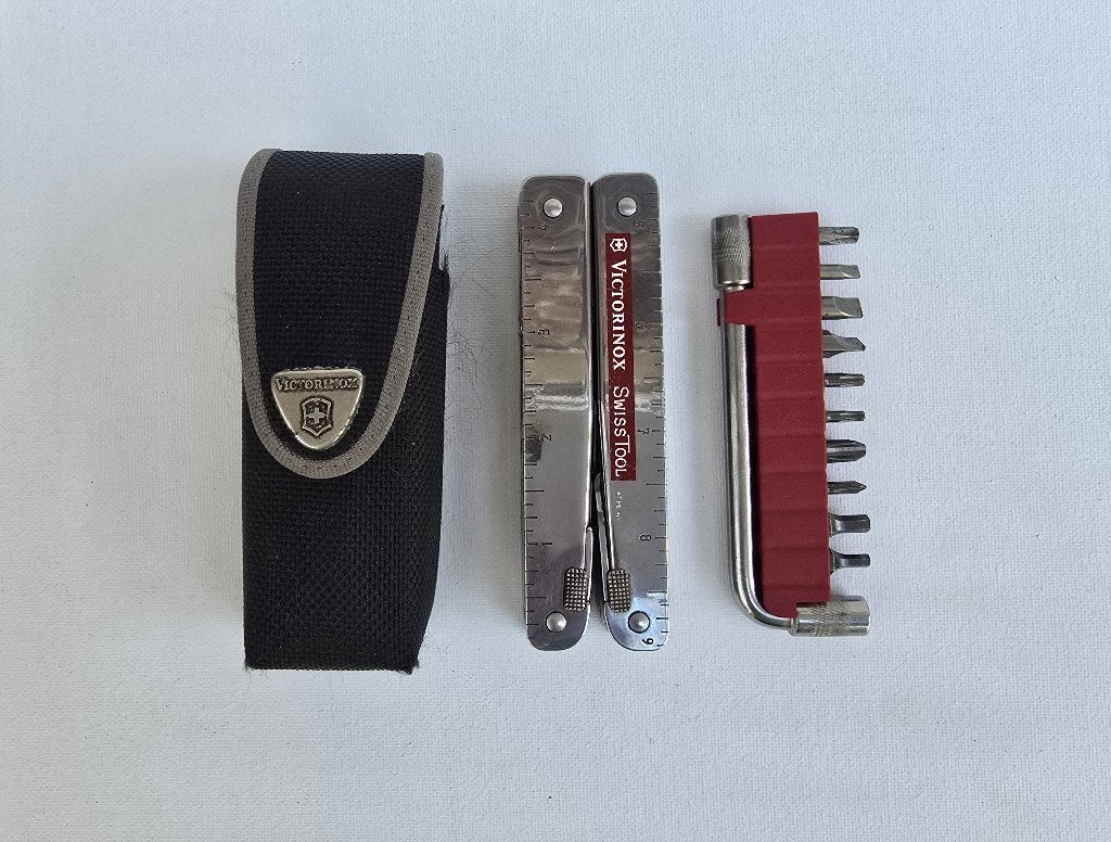 Victorinox Swiss Tool Plus - complete set, Ophalen of Verzenden, Gebruikt