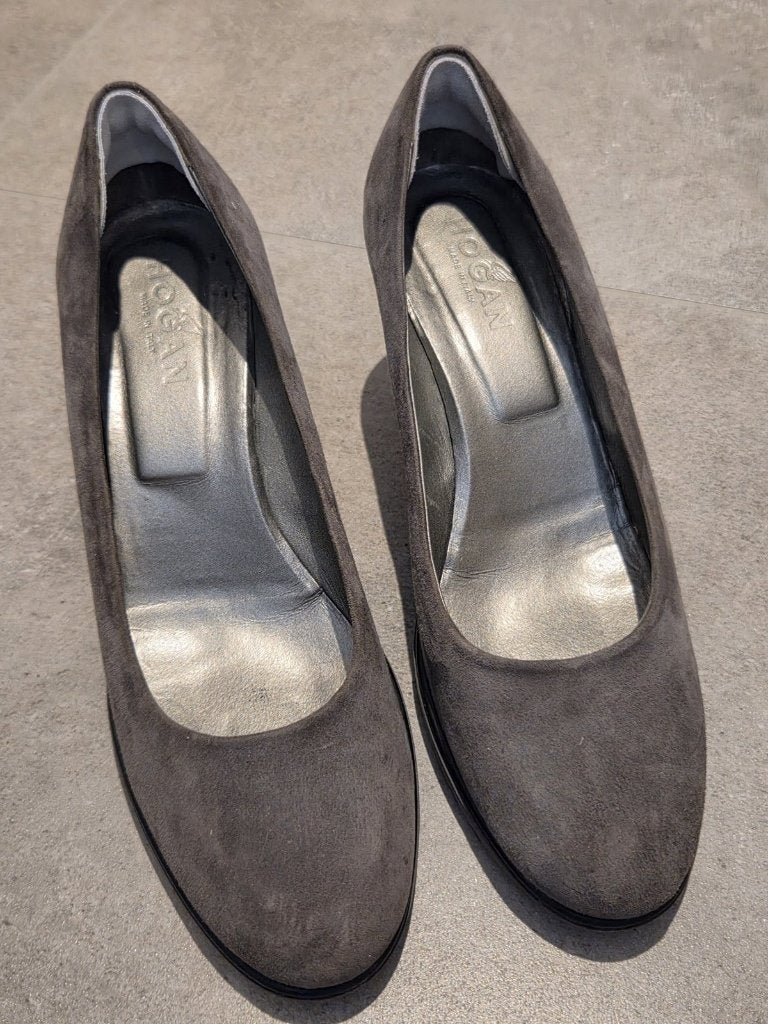 Hogan pumps suède grijs, maat 40 (valt als 41), Kleding | Dames, Pumps, Ophalen of Verzenden, Grijs, Hogan