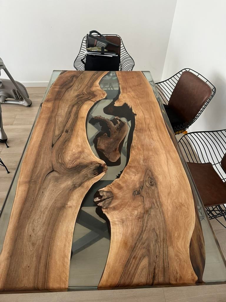 Houten tafel, Enlèvement, Utilisé