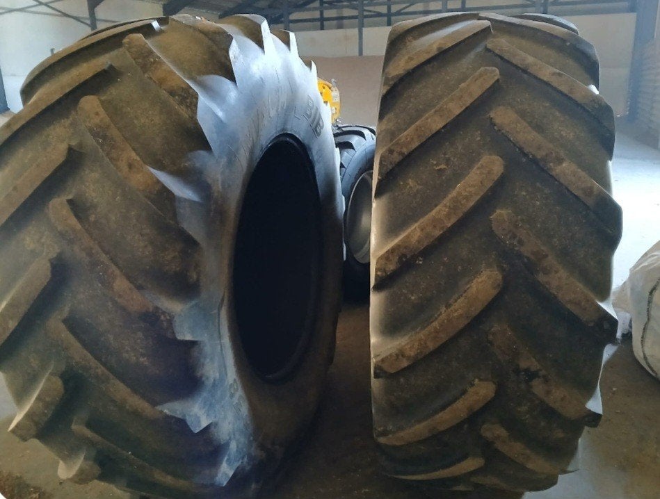 Michelin 710/70 r38 machXbib, Antiek en Kunst, Ophalen of Verzenden