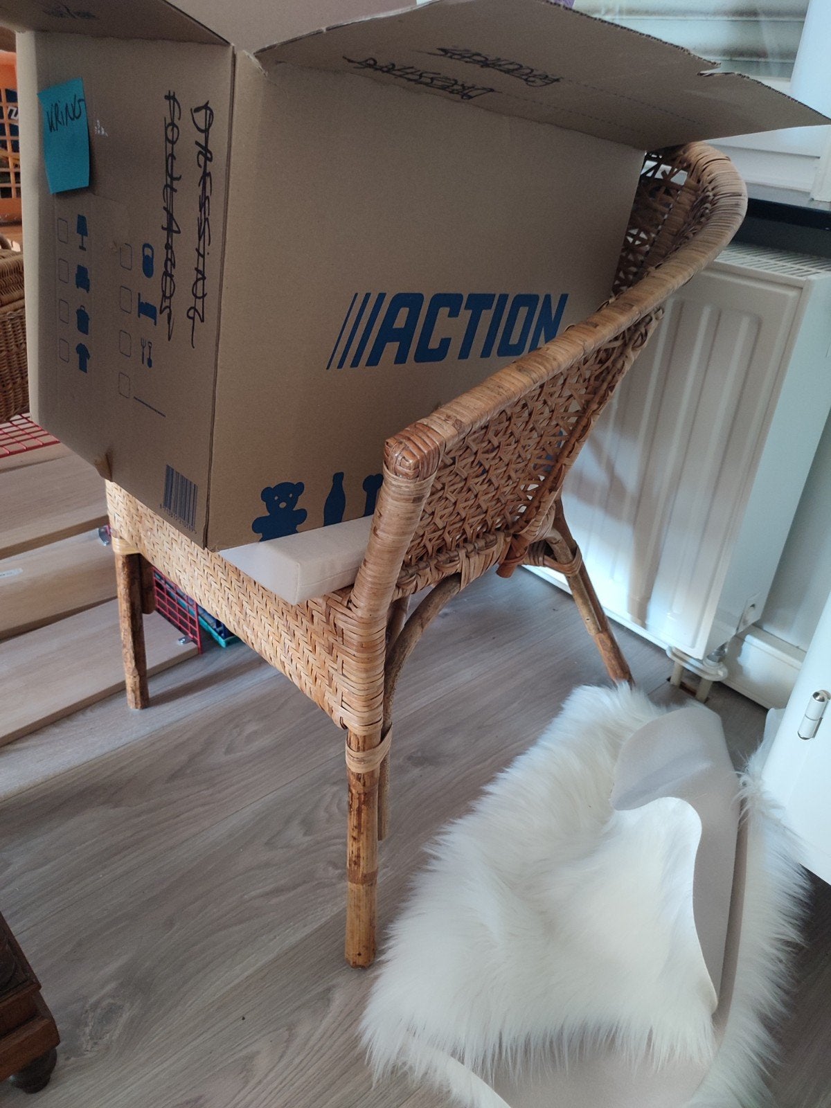 Ikea rotan stoel, Ophalen