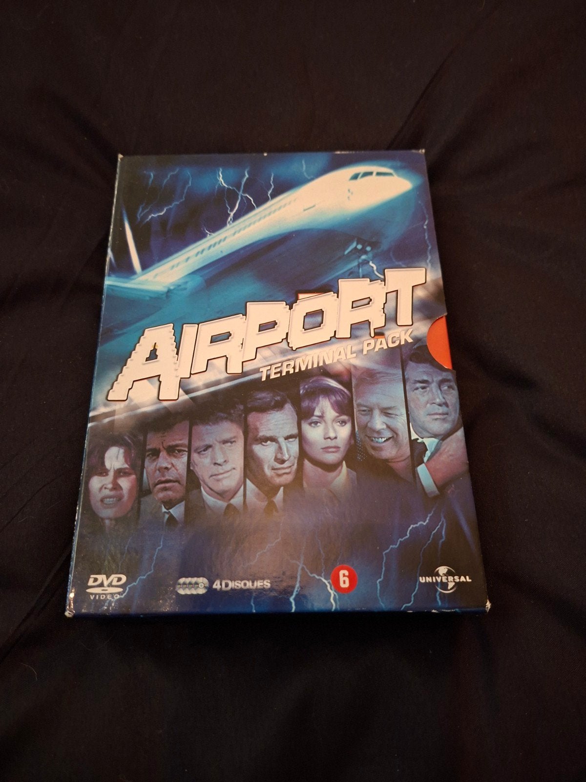A vendre en coffret dvd l'intégrale de Airport, CD & DVD, DVD | Action, Action, Enlèvement ou Envoi, Comprend un boîtier, Allemand