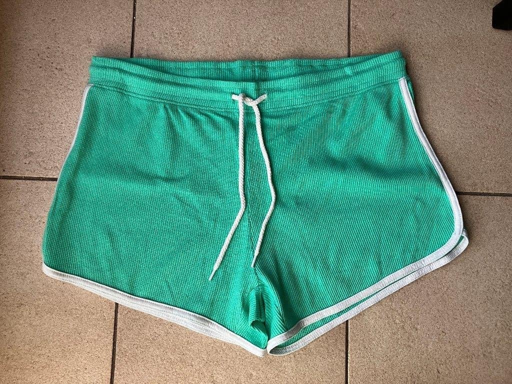 Nieuwe groen / witte short - maat M, Vêtements | Femmes, Vêtements de sport, Enlèvement ou Envoi, Neuf, Taille 38/40 (M), Vert
