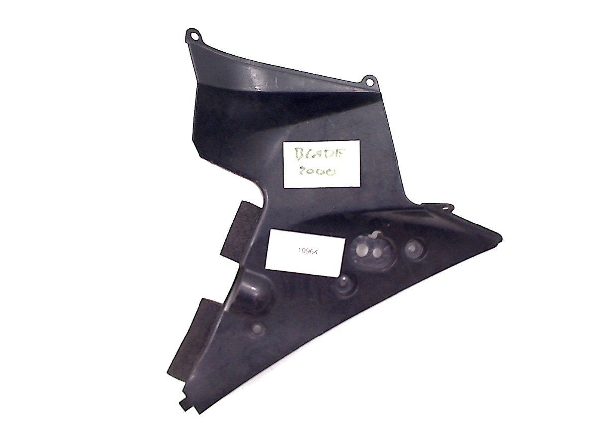 CARENAGE INTERNE PANNEAU GAUCHE Honda, Dhr. S. di Majo, Utilisé, Info@cama-motorparts.nl, P.J. Troelstraweg 8 8
3144 CX  MAASSLUIS, NL