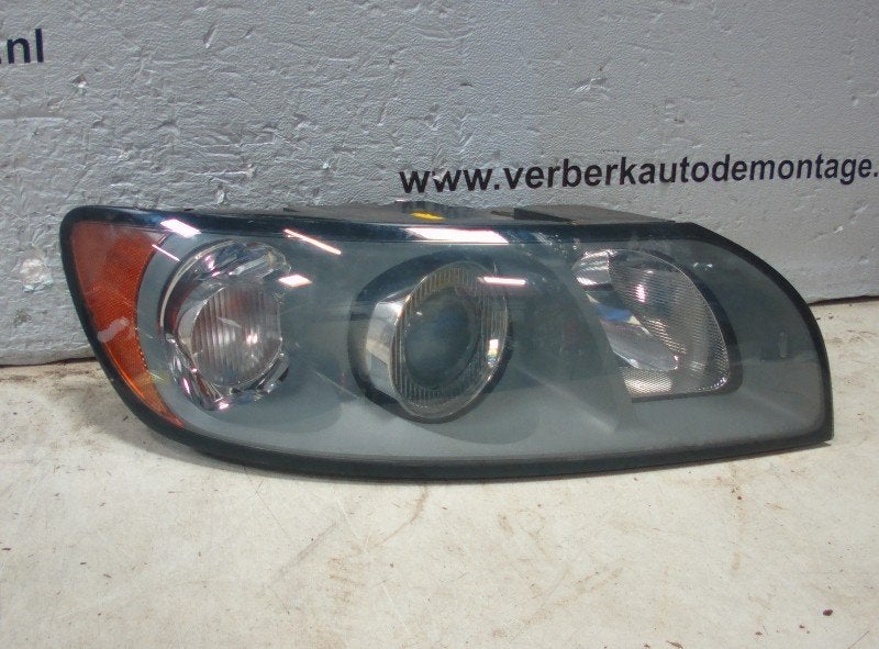 PHARE / OPTIQUE AVANT DROIT Volvo V50 (MW) (30698886), Info@volvocars.com, Volvo Car Germany GmbH, Siegburger Straße 229
50679  Köln, DE