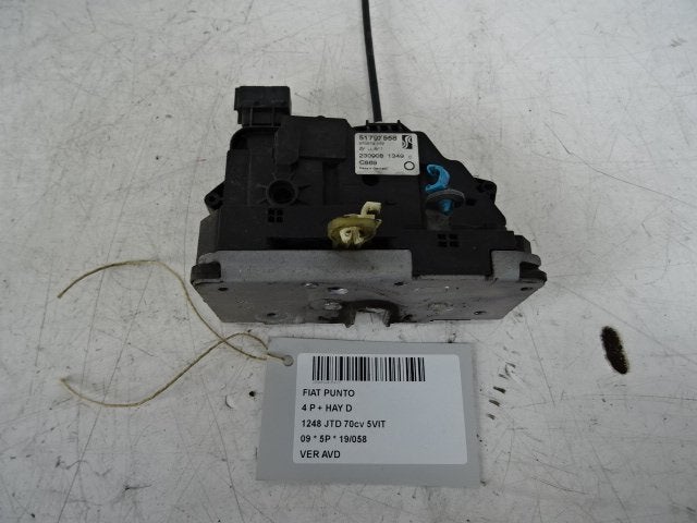 SERRURE DE PORTE AVANT DROITE Grande Punto (199) (51797558), Autos : Pièces & Accessoires, FCA Germany GmbH, IPC D1-09 Bahnhofsplatz
65423  Rüsselsheim am Main, DE