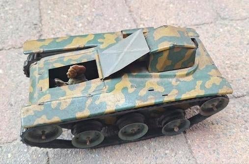Ancien jouet Camouflé, Enlèvement