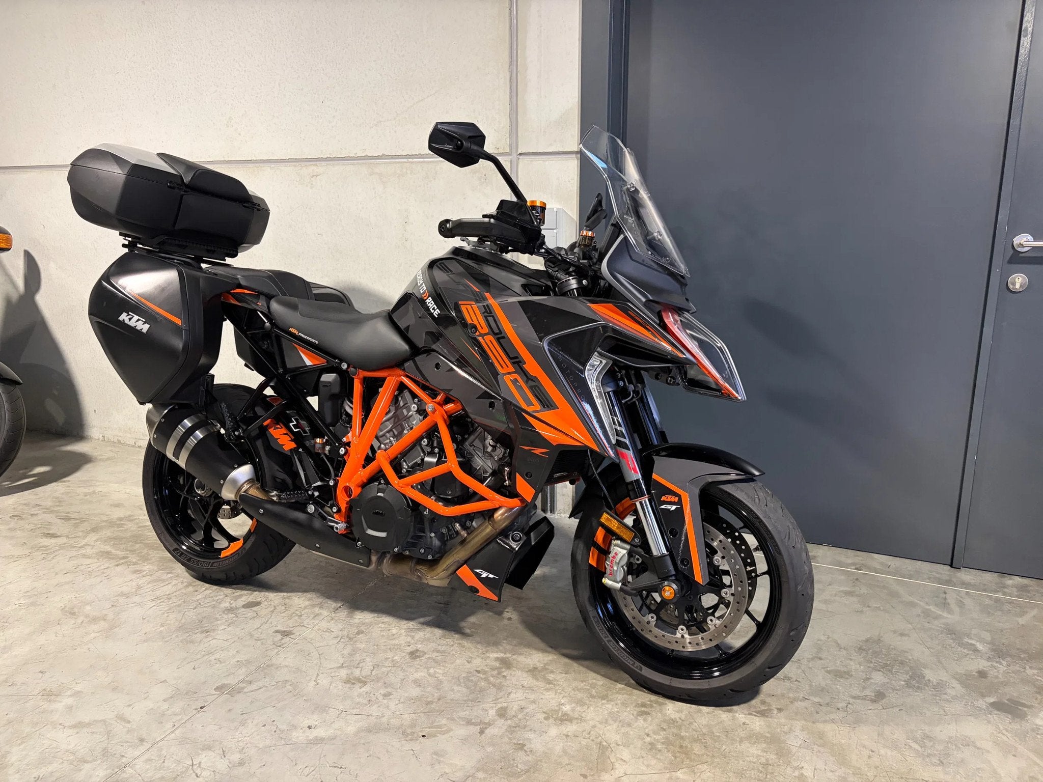 KTM Super Duke 1290 GT met topcase (bj 2021), Motoren, Meer dan 35 kW, Toermotor, 1290 cc, Handgeschakeld