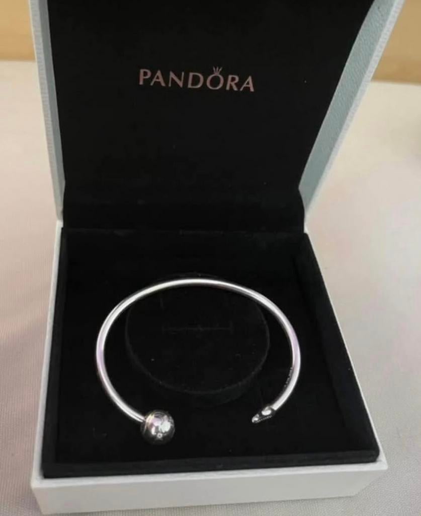Pandora - bracelet jonc, Bijoux, Sacs & Beauté, Neuf, Enlèvement, Avec strass, Argent
