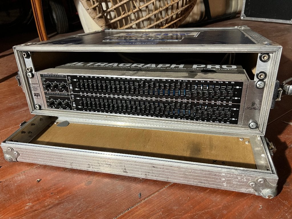 Égaliseur 2 x 31 bandes Behringer FBQ3102 dans flightcase, Enlèvement, Utilisé, Audio