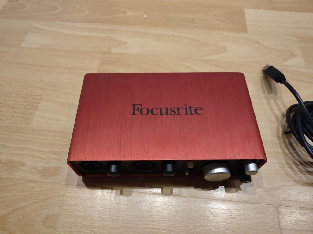 Focusrite scarlet 2i2 externe geluidskaart, Ophalen