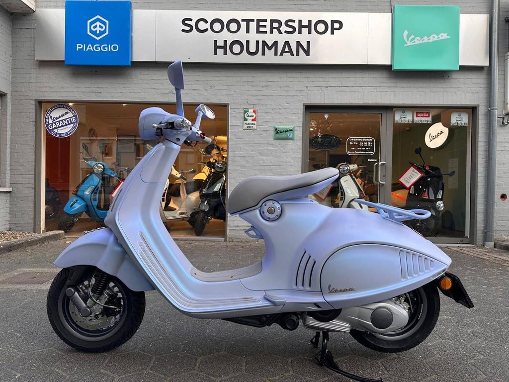 Vespa 946 SNAKE GELIMITEERDE & GENUMMERDE EDITIE (888 stuks), Essence, 125 cm³, Autres modèles