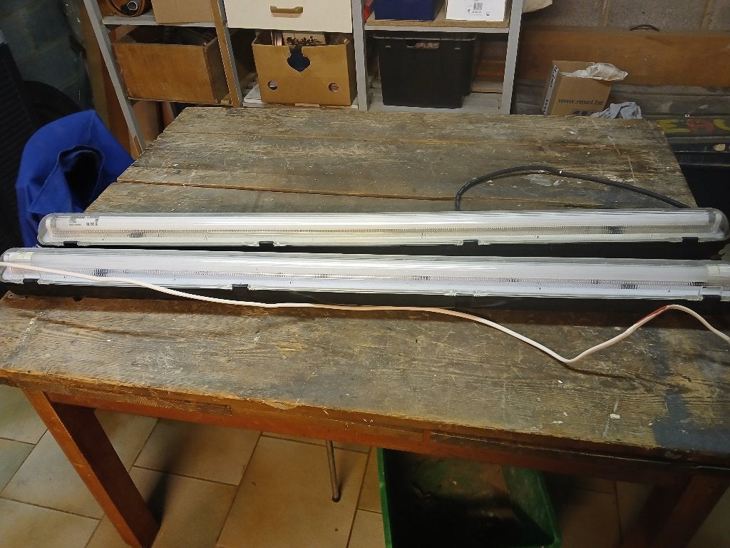 2 éclairages néon 230V 36KW - L120cm avec tubes et câbles, Enlèvement, Utilisé, Plafonnier