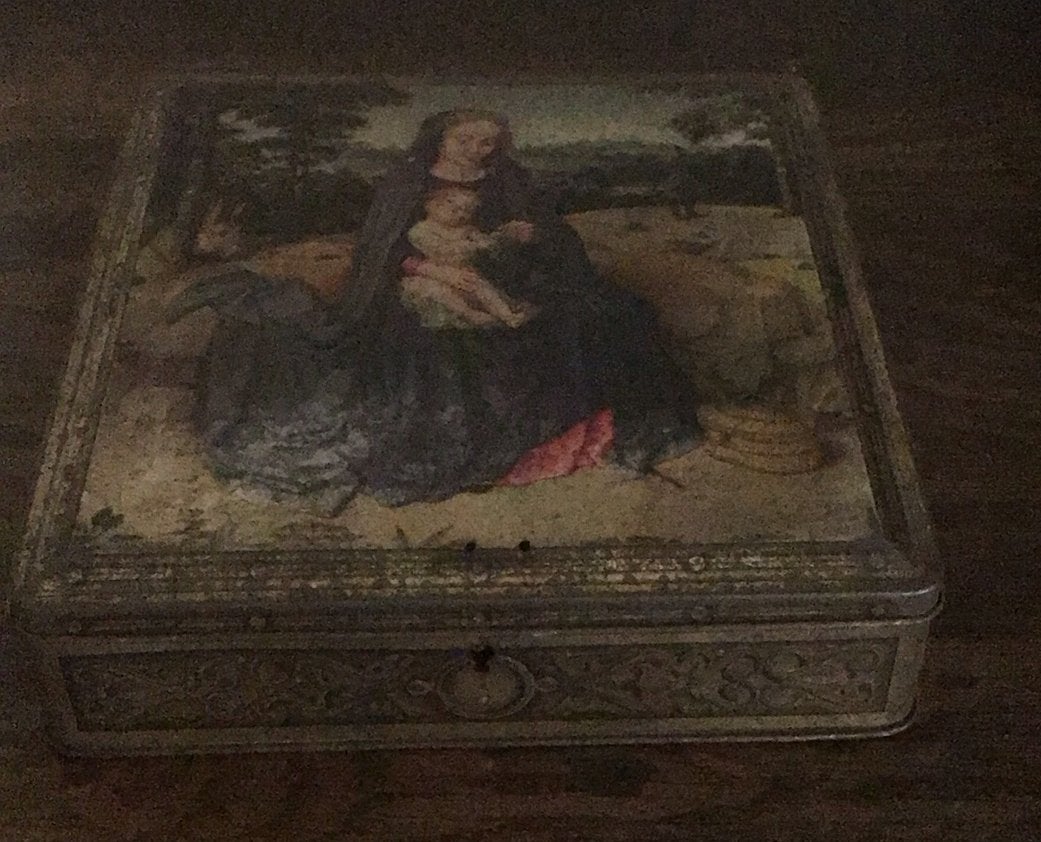 Oude koekjesdoos Maria met kind. De Beukelaer, Enlèvement, Utilisé