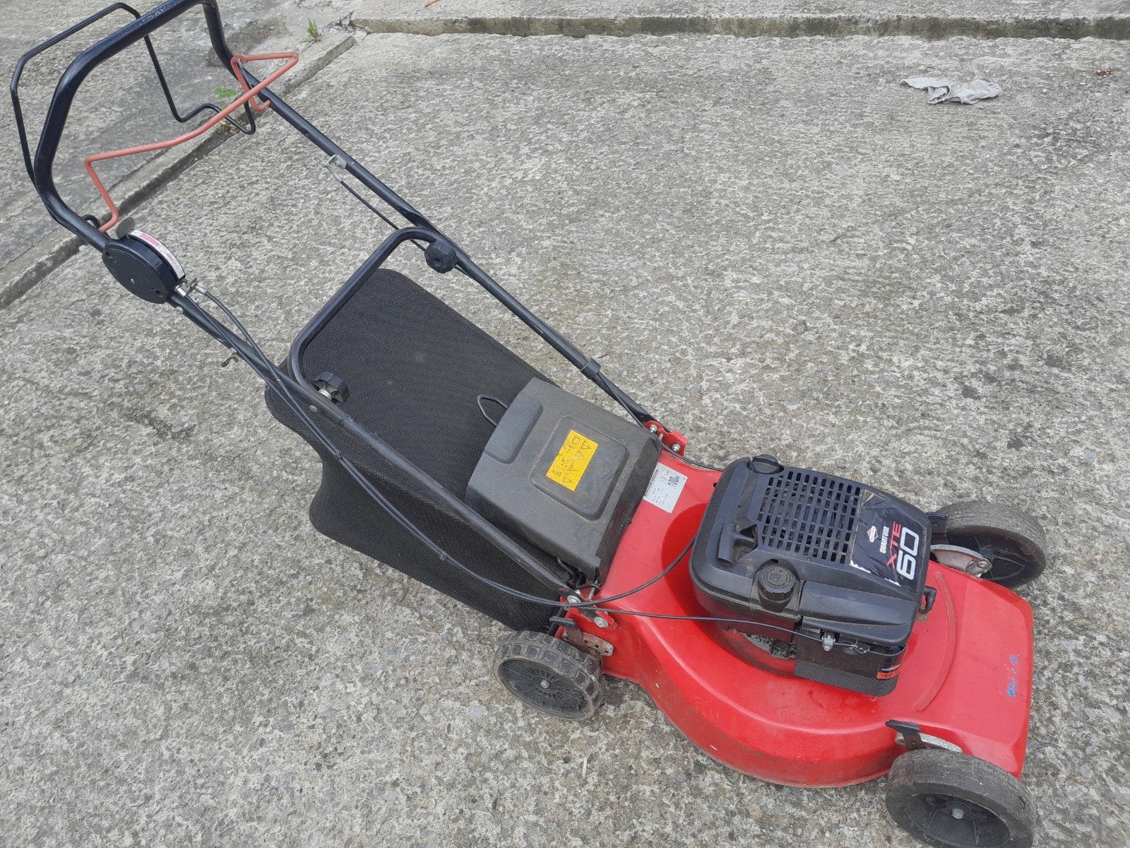 Tondeuse à gazon - autotracteur - démarre et tond, Enlèvement