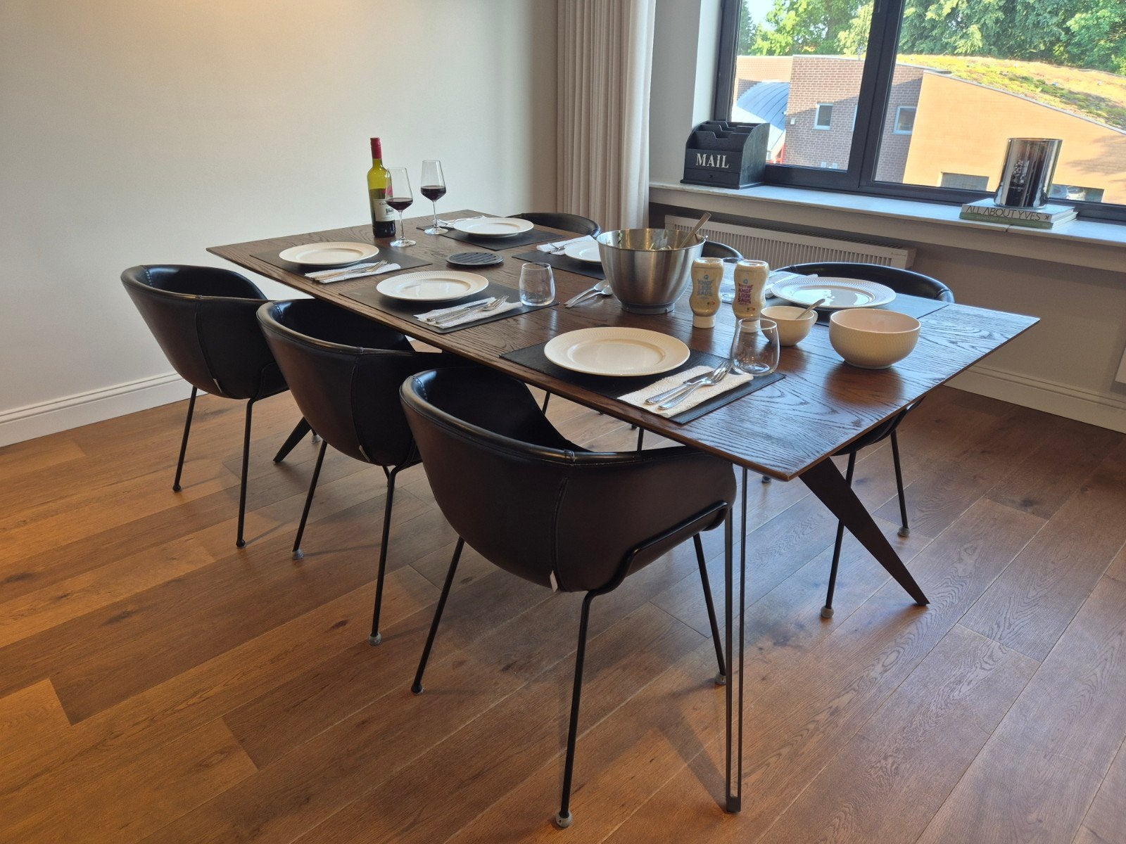stijlvolle tafel met stoelen
"Zuiver" Eetkamers, Huis en Inrichting, Ophalen