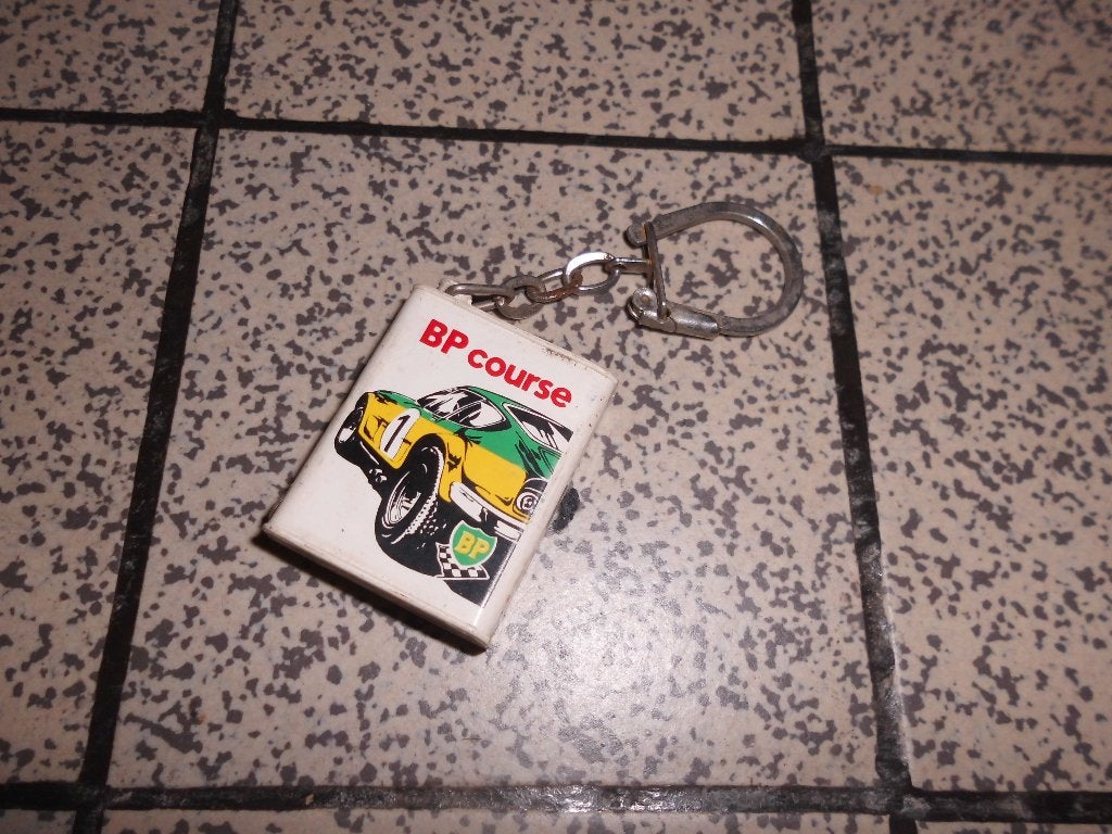 ancien porte clef - cle bidon d huile pub " BP course ", Collections, Enlèvement ou Envoi