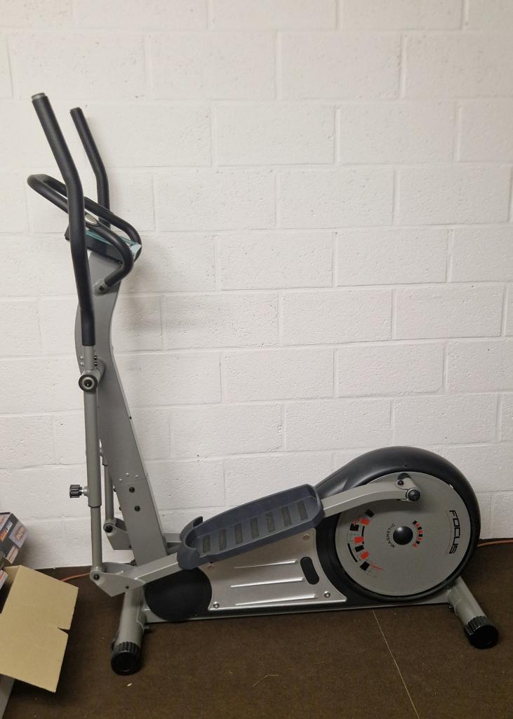 Focus Fitness Fox 5 Crosstrainer – Zeer stabiel & stil, Sport en Fitness, Ophalen, Zo goed als nieuw, Metaal, Crosstrainer