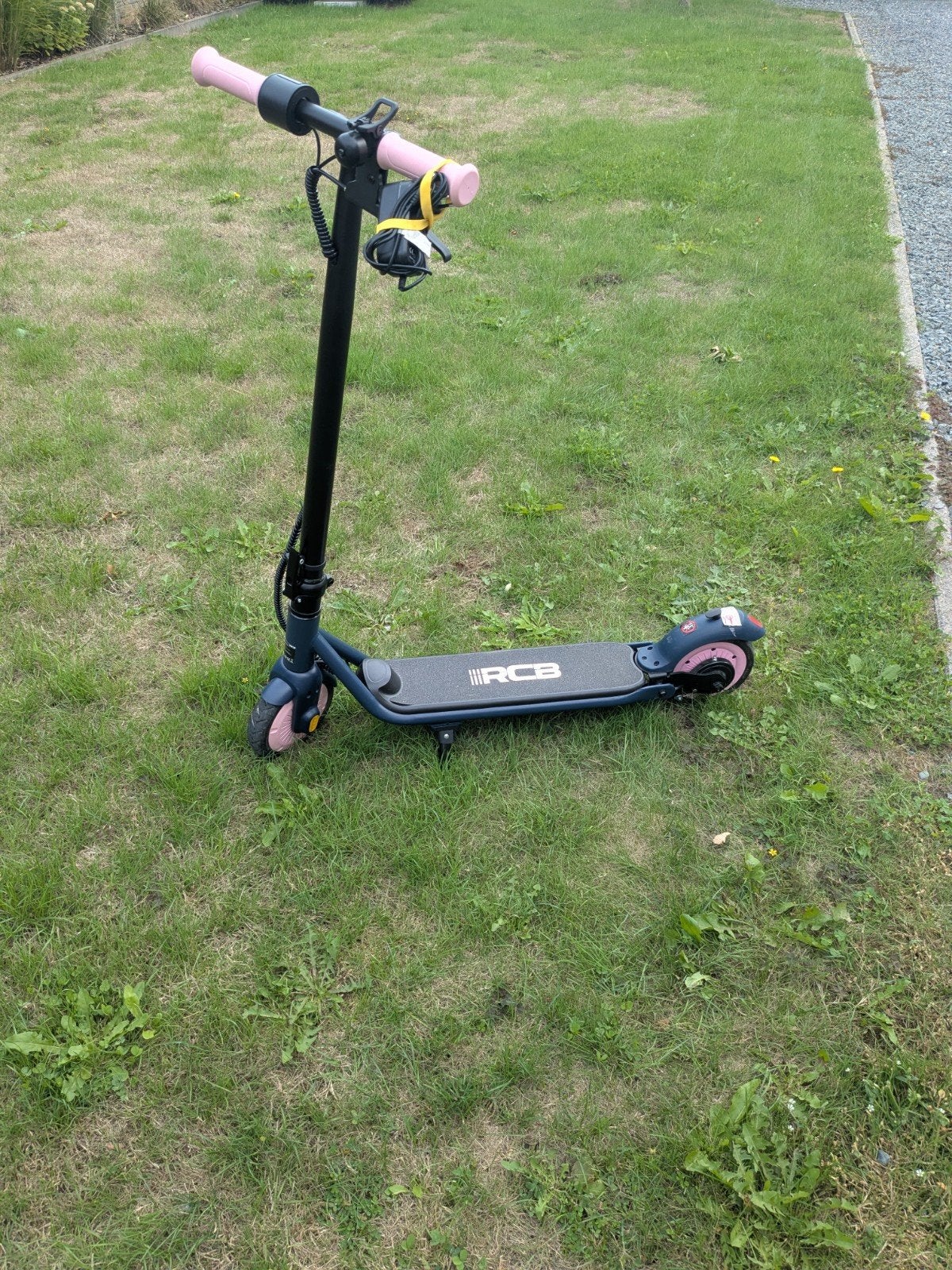 RCB Elektrische step, Fietsen en Brommers, Ophalen, Zo goed als nieuw, Elektrische step (E-scooter), RCB