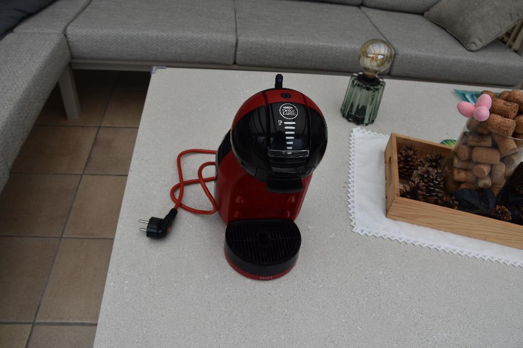 Dolce gusto, Elektronische apparatuur, Koffiezetapparaten, Ophalen, Koffiepads en cups, Espresso apparaat, Zo goed als nieuw