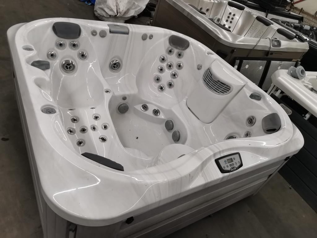 Jacuzzi jacuzzi j-335, Tuin en Terras, Zwembad-toebehoren, Ophalen of Verzenden, Zo goed als nieuw, Verlichting