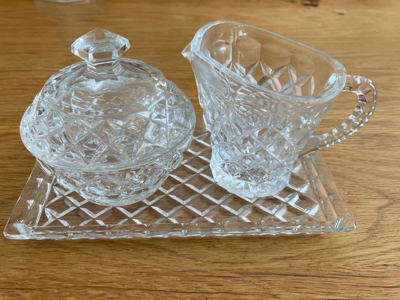 Service sucrier, lait en cristal, Enlèvement