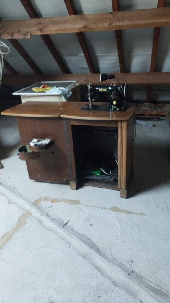 Te koop: prachtige oude naaimachine in kast singer, Hobby en Vrije tijd, Ophalen