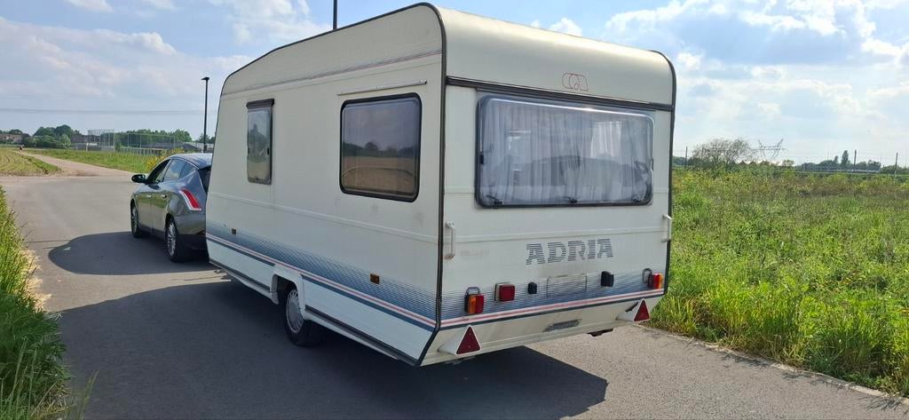 Adria 410 caravan, Overige typen, Koelkast, 750 - 1000 kg, Particulier