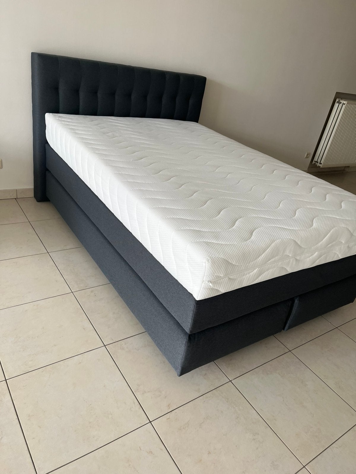 Te koop: boxspring 140x200, antraciet gris, Ophalen, Past in zowel modern als landelijke stijl, 140 cm, Zo goed als nieuw