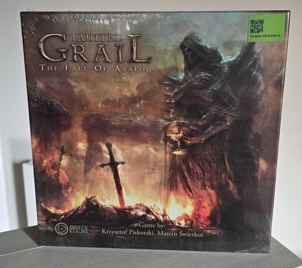 Tainted Grail Board Game + Echoes of the Past + Surprisebox, Trois ou quatre joueurs, Enlèvement ou Envoi, Neuf, Awaken realms